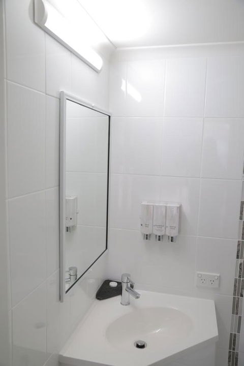 Sapphire Waters Motor Inn - Tourism Brisbane 11