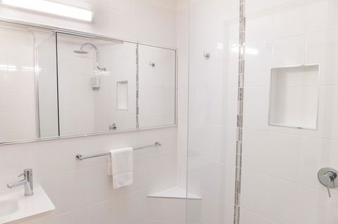 Sapphire Waters Motor Inn - Tourism Brisbane 3