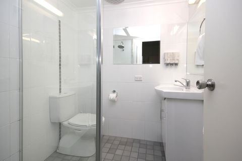 Sapphire Waters Motor Inn - Tourism Brisbane 24