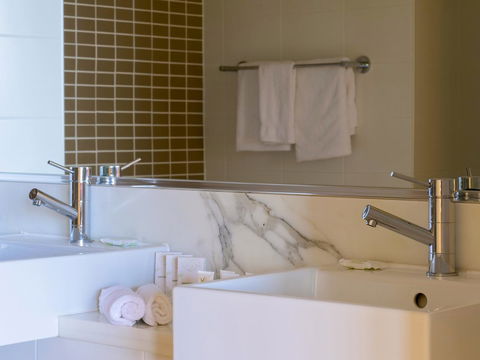 Sage Hotel Wollongong - Brisbane Tourism 1
