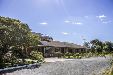 Allonville Gardens Motel - Tourism Brisbane 11