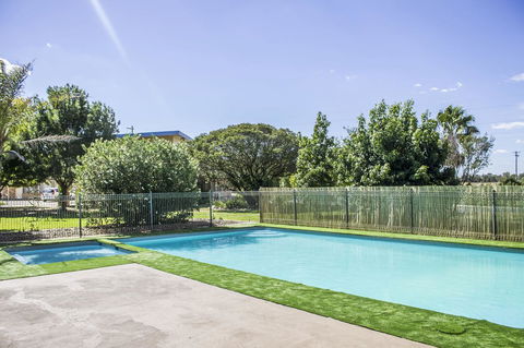 Allonville Gardens Motel - Tourism Brisbane 8