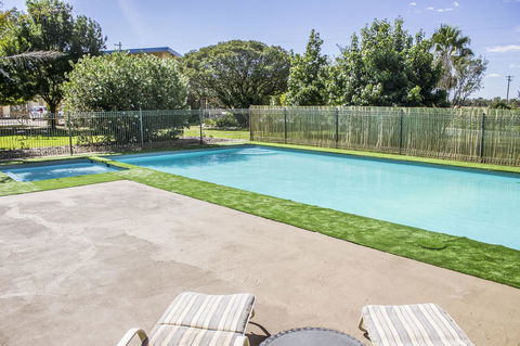 Allonville Gardens Motel - Tourism Brisbane 9