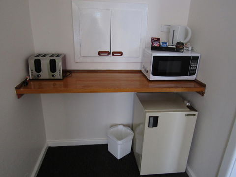 Allonville Gardens Motel - Tourism Brisbane 21