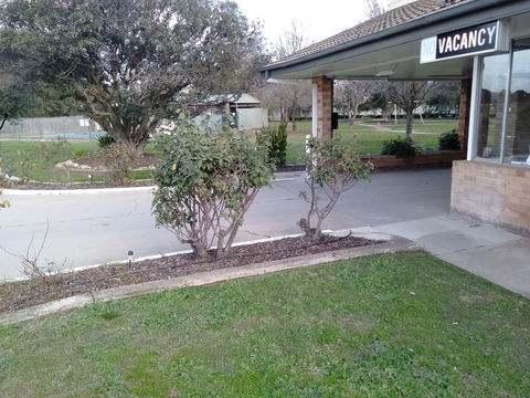 Allonville Gardens Motel - Tourism Brisbane 1