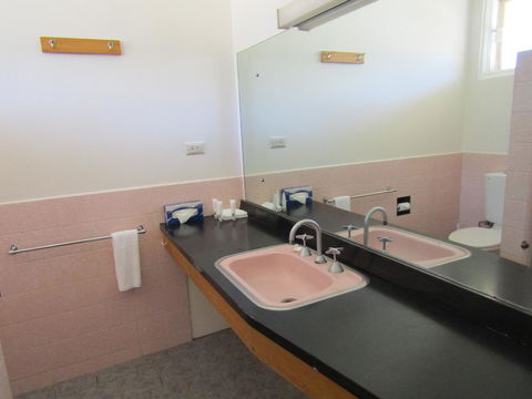 Allonville Gardens Motel - Tourism Brisbane 18