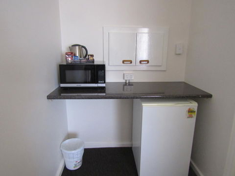 Allonville Gardens Motel - Tourism Brisbane 16