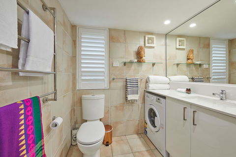 Julians Apartments - Tourism Brisbane 9