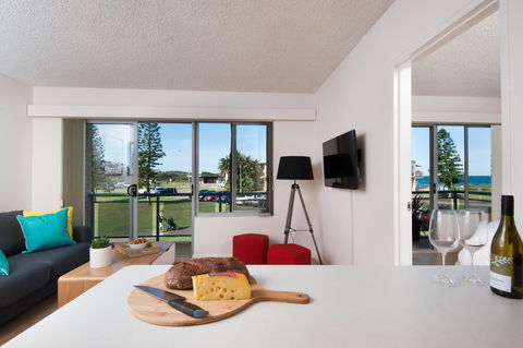 Waterview Beach Apartment - Brisbane Tourism 4