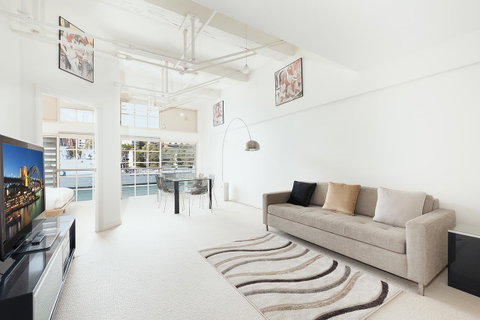 Waterfront Apartment On Sydney Harbour - Brisbane Tourism 6