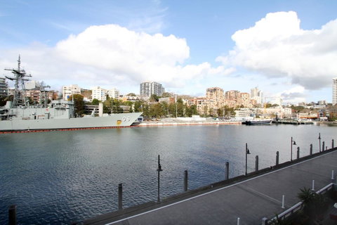 Waterfront Apartment On Sydney Harbour - Brisbane Tourism 12