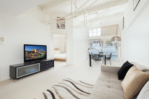 Waterfront Apartment On Sydney Harbour - Brisbane Tourism 1