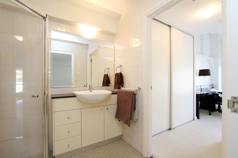 Waterfront Apartment On Sydney Harbour - Brisbane Tourism 4