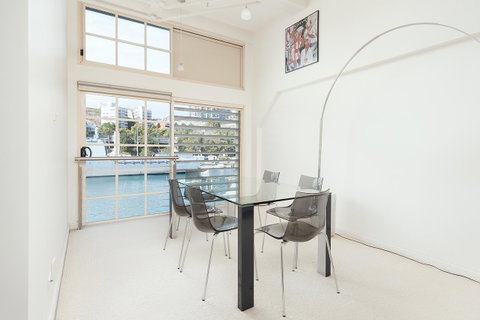 Waterfront Apartment On Sydney Harbour - Brisbane Tourism 2