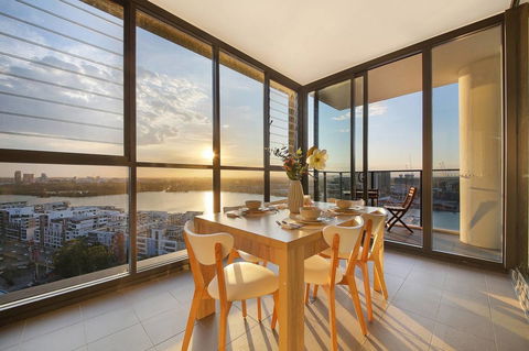 Stunning Sunset Water View 2BEDs On High Rises - Tourism Brisbane 0