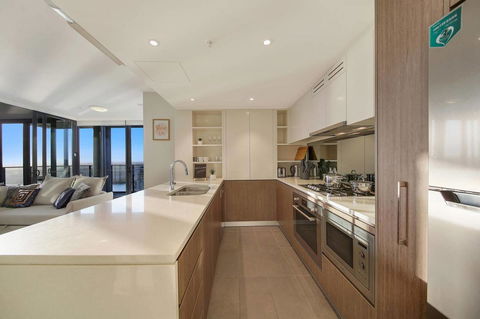 Stunning Sunset Water View 2BEDs On High Rises - Tourism Brisbane 11