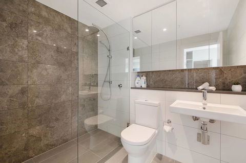 Stunning Sunset Water View 2BEDs On High Rises - Tourism Brisbane 14