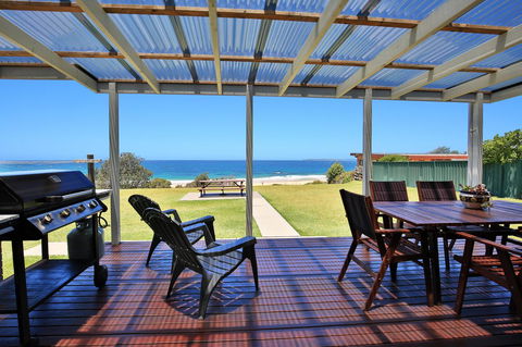 Glory @ Culburra - Absolute Beachfront - Pet & Family Friendly - Brisbane Tourism 12