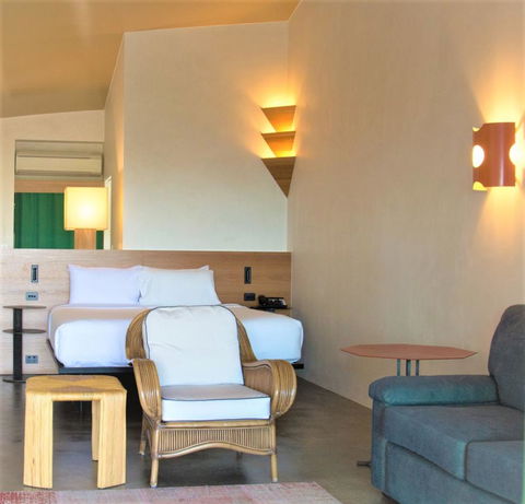 Beach Hotel Resort - Tourism Brisbane 9