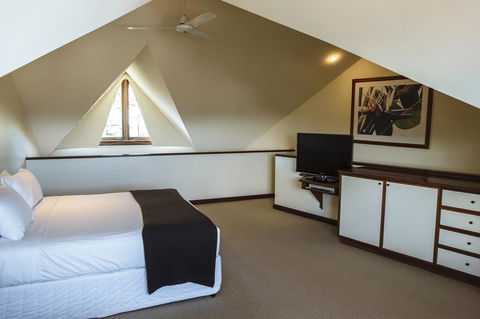 Beach Hotel Resort - Tourism Brisbane 44