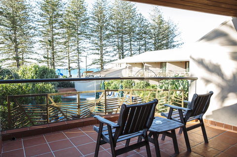 Beach Hotel Resort - Tourism Brisbane 2