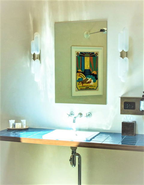 Beach Hotel Resort - Tourism Brisbane 7