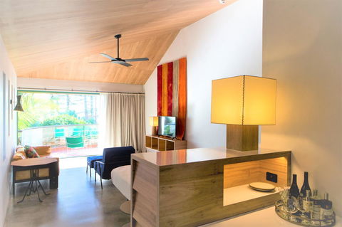 Beach Hotel Resort - Tourism Brisbane 3