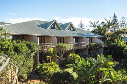Beach Hotel Resort - Tourism Brisbane 10