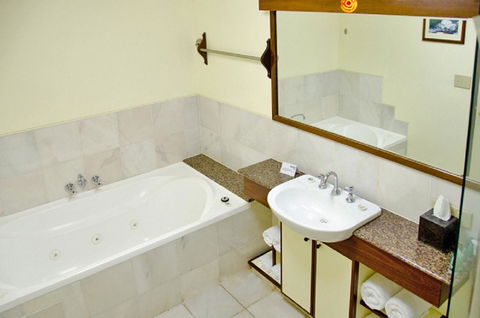 Beach Hotel Resort - Tourism Brisbane 39