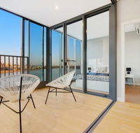 Brand New 3 Bedrooms Apt with Waterfront View - Tourism Brisbane