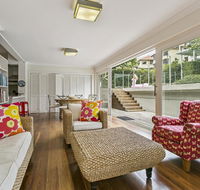 Summery spacious 4 bed home in Kurraba Point - Tourism Brisbane