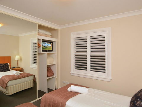 Villa De Saran Located Within Cypress Lakes - Tourism Brisbane 10
