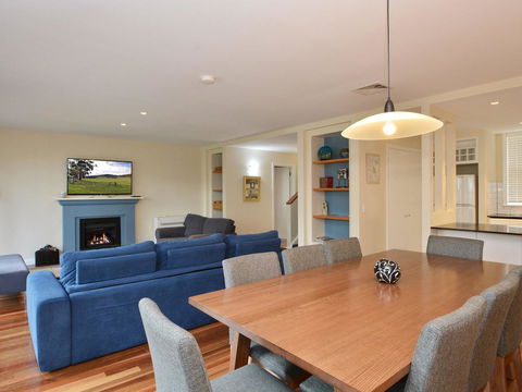 Villa De Saran Located Within Cypress Lakes - Tourism Brisbane 12