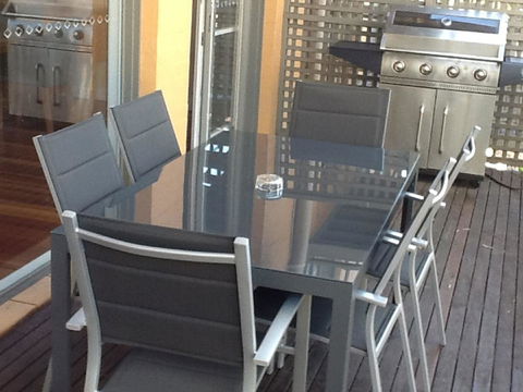 Villa De Saran Located Within Cypress Lakes - Tourism Brisbane 7