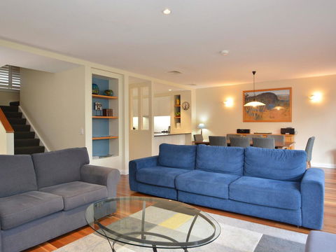Villa De Saran Located Within Cypress Lakes - Tourism Brisbane 11
