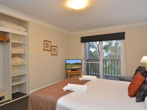 Villa De Saran Located Within Cypress Lakes - Tourism Brisbane 1