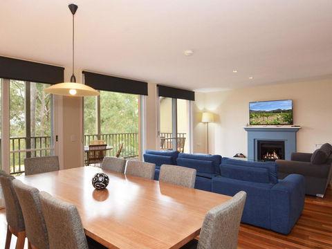 Villa De Saran Located Within Cypress Lakes - Tourism Brisbane 6