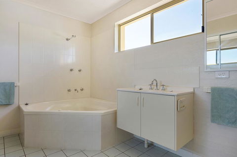 Baywatch Apartments Merimbula - Tourism Brisbane 16