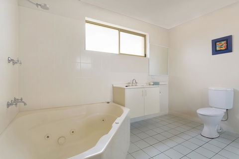 Baywatch Apartments Merimbula - Tourism Brisbane 15