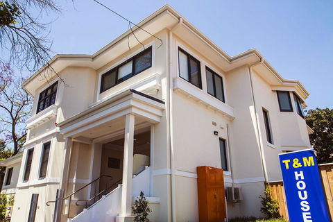 T&M HOUSE - Brisbane 4u 40
