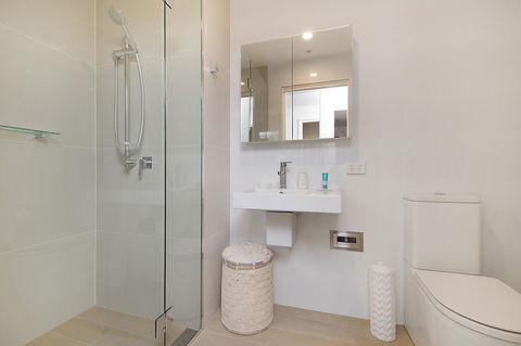 Arena Luxury Beachfront Apartment - Tourism Brisbane 25