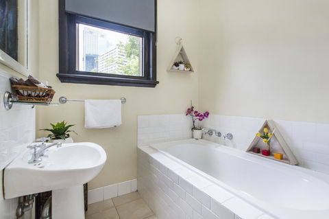 Sydney Harbour Bed And Breakfast - Brisbane Tourism 24