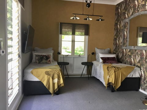 Chanticleer Gardens Barn Cottage With A Pool - Tourism Brisbane 14