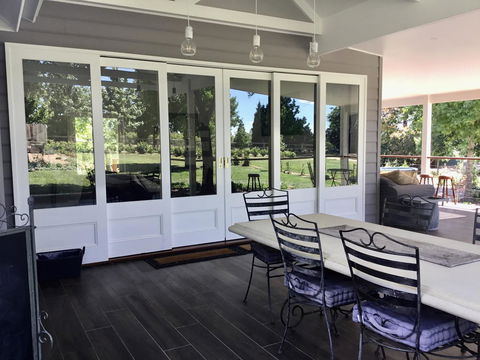 Chanticleer Gardens Barn Cottage With A Pool - Tourism Brisbane 3