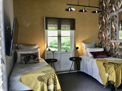 Chanticleer Gardens Barn Cottage With A Pool - Tourism Brisbane 6