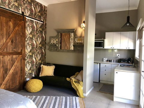 Chanticleer Gardens Barn Cottage With A Pool - Tourism Brisbane 19