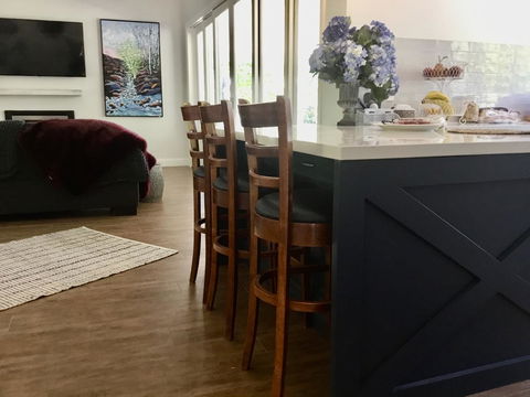 Chanticleer Gardens Barn Cottage With A Pool - Tourism Brisbane 8