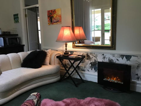 Chanticleer Gardens Barn Cottage With A Pool - Tourism Brisbane 42