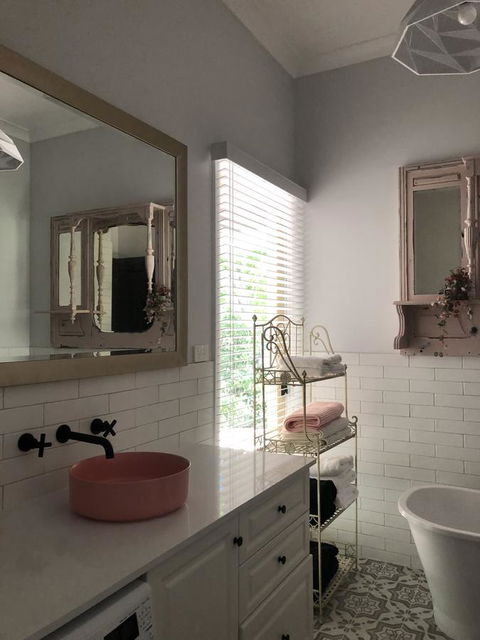 Chanticleer Gardens Barn Cottage With A Pool - Tourism Brisbane 33