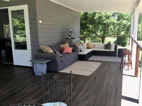 Chanticleer Gardens Barn Cottage With A Pool - Tourism Brisbane 1